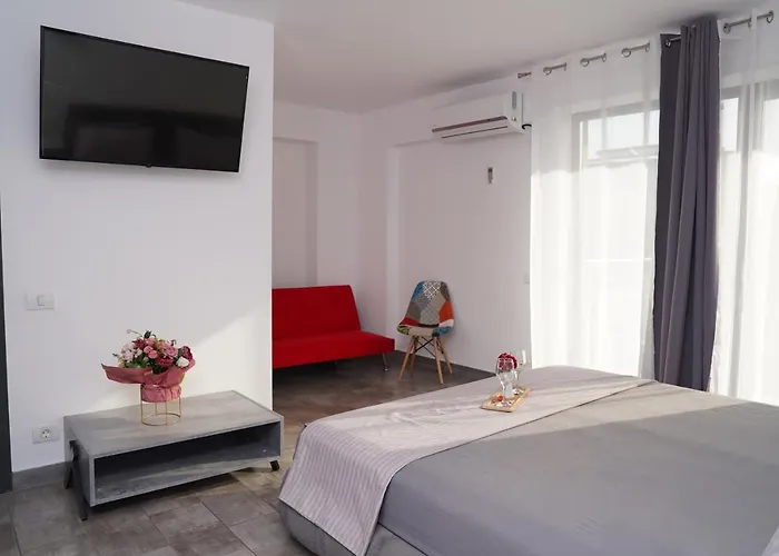 Pensiunea Grand בית הארחה אפורי נורד